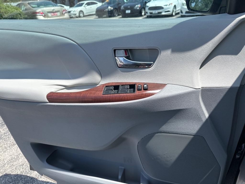 Toyota Sienna  2011