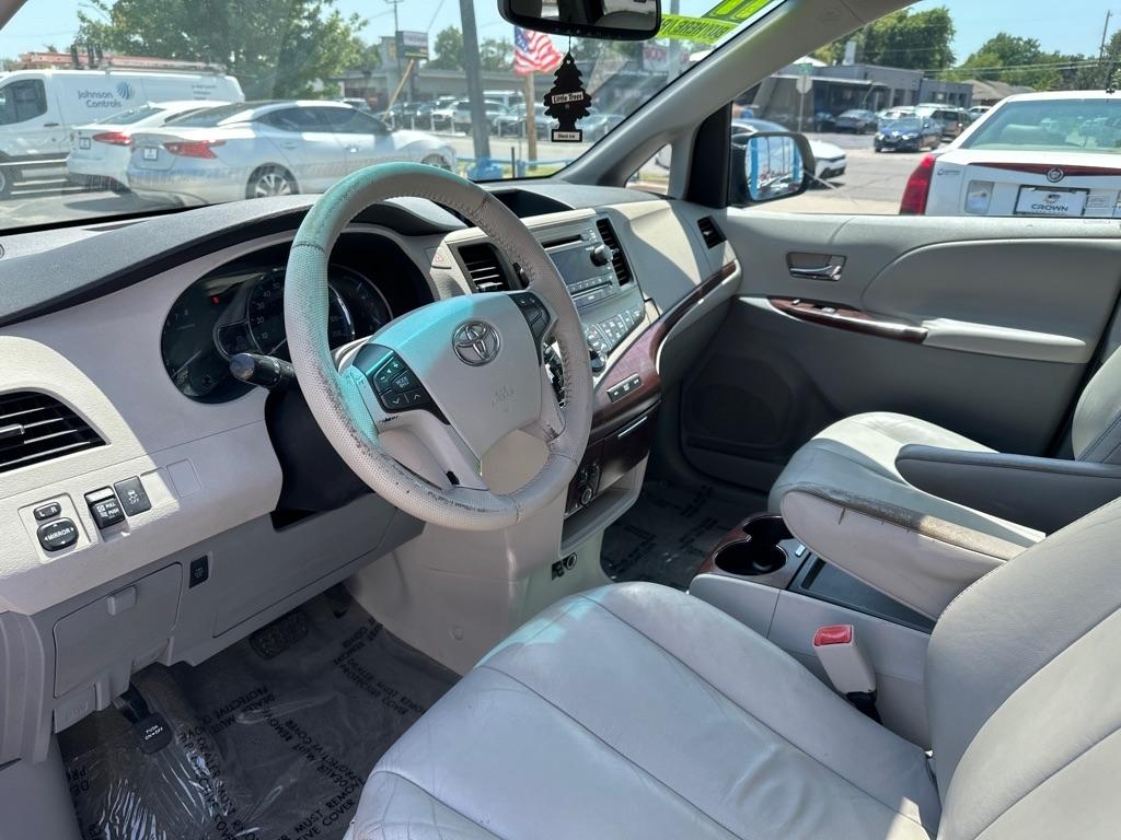 Toyota Sienna  2011