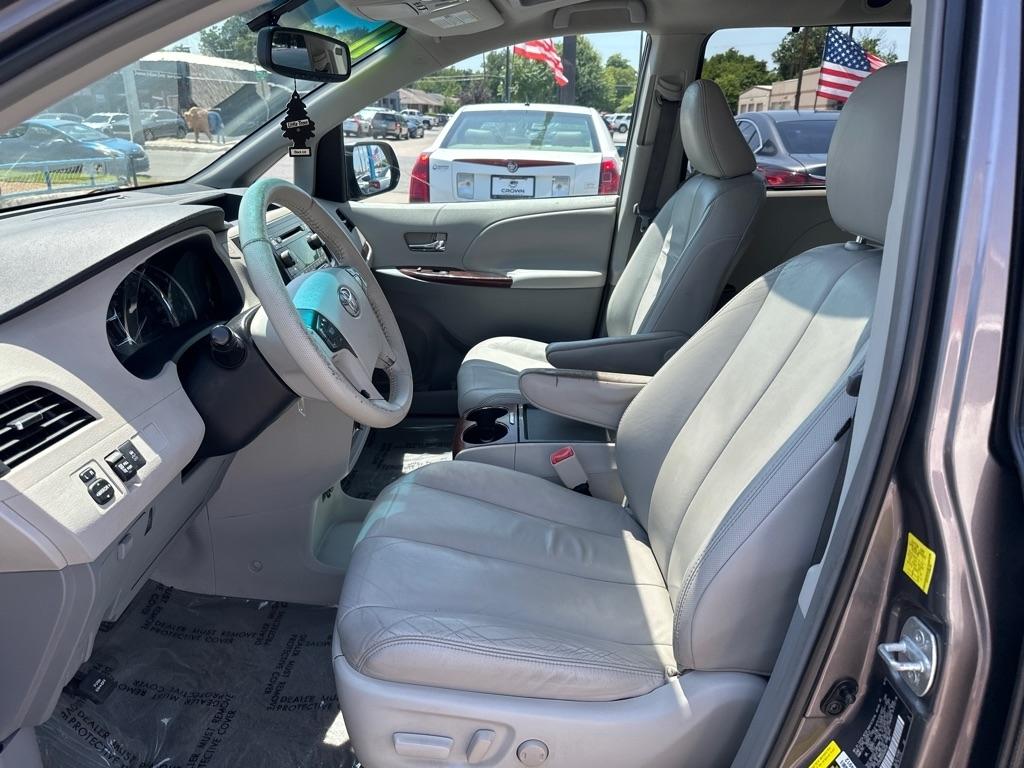 Toyota Sienna  2011