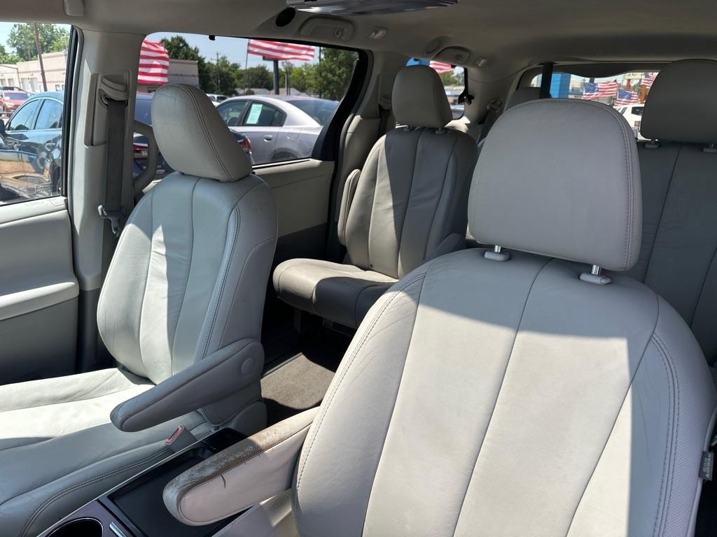Toyota Sienna  2011