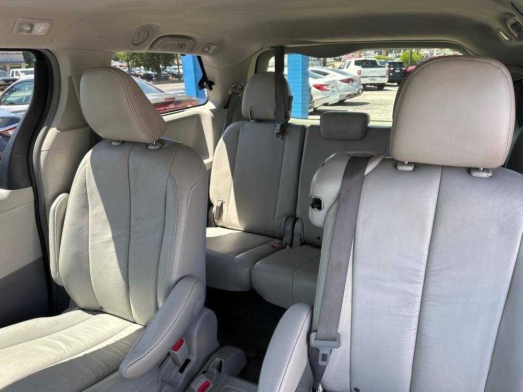 Toyota Sienna  2011