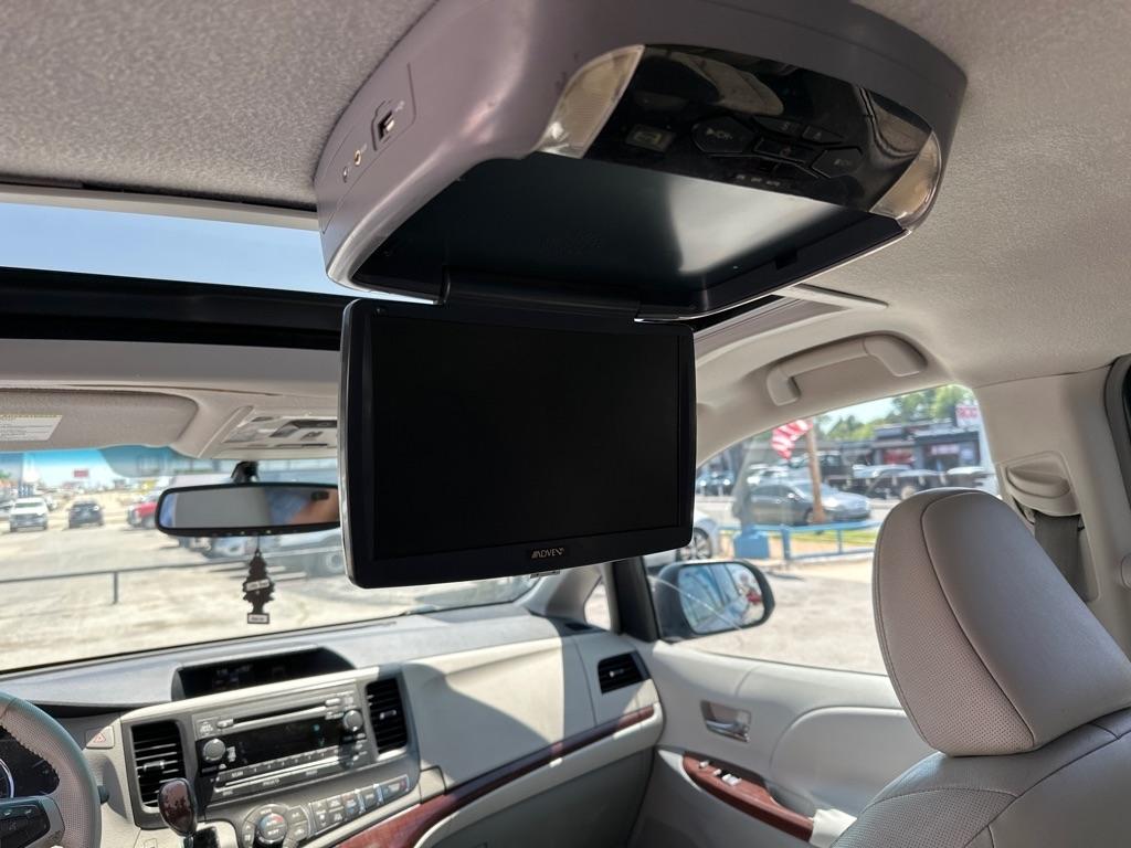Toyota Sienna  2011