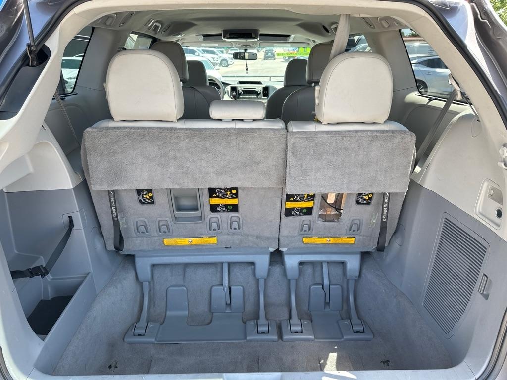 Toyota Sienna  2011