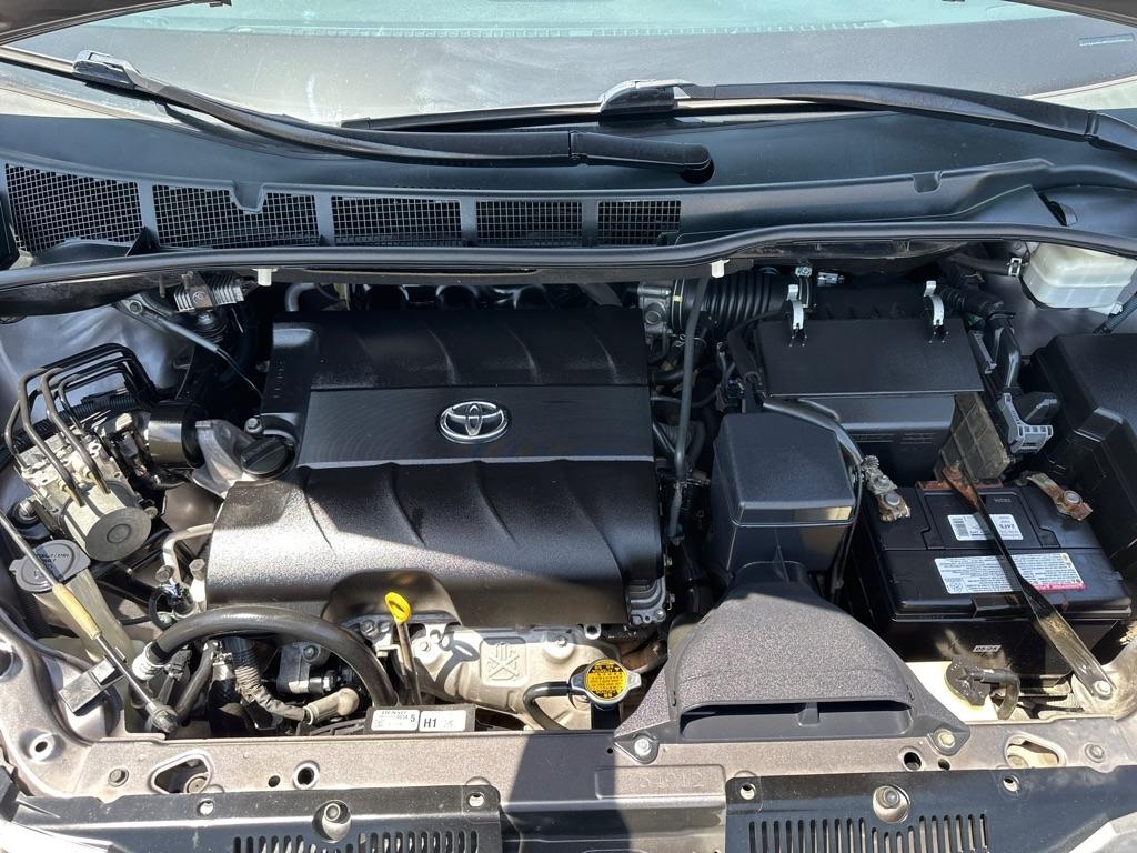 Toyota Sienna  2011