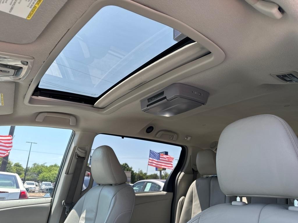 Toyota Sienna  2011