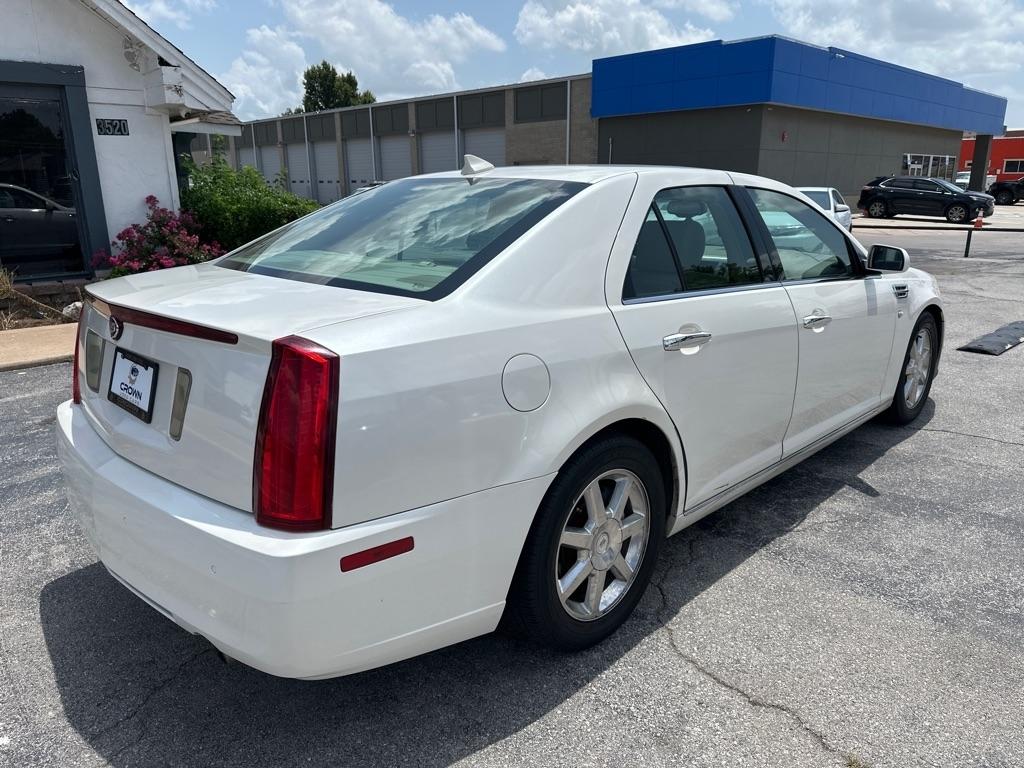 Cadillac STS  2011