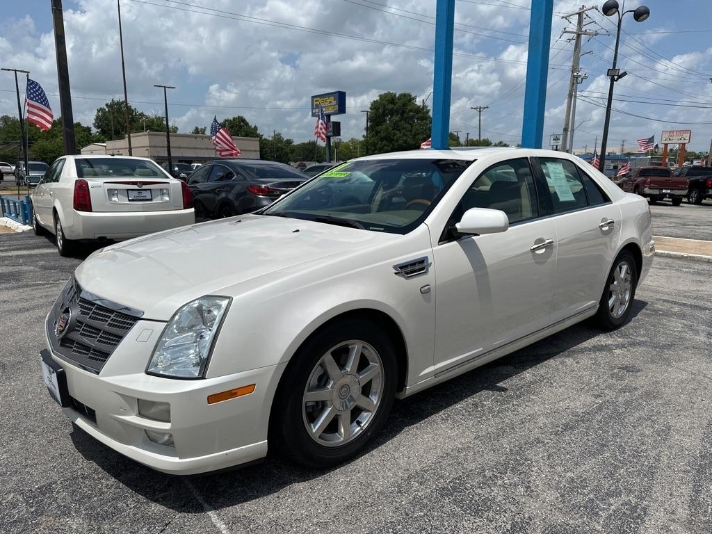 Cadillac STS  2011