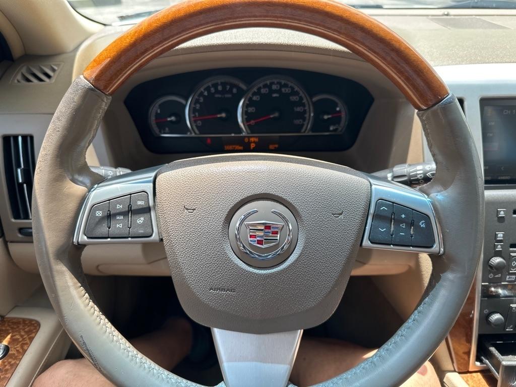 Cadillac STS  2011
