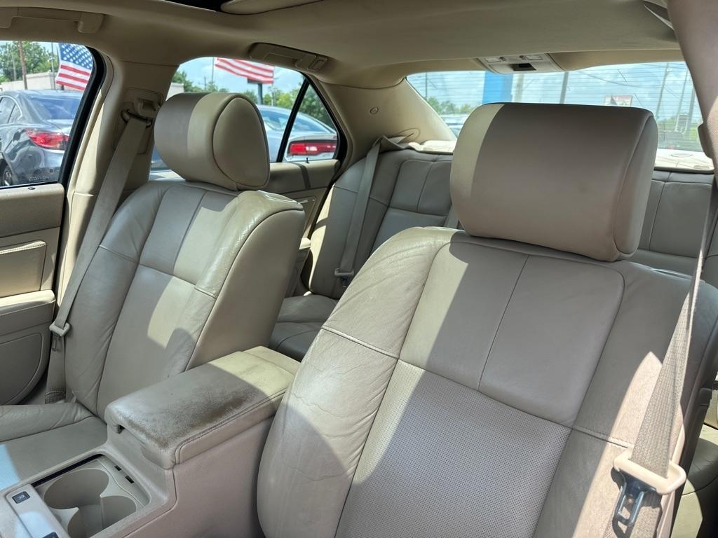Cadillac STS  2011