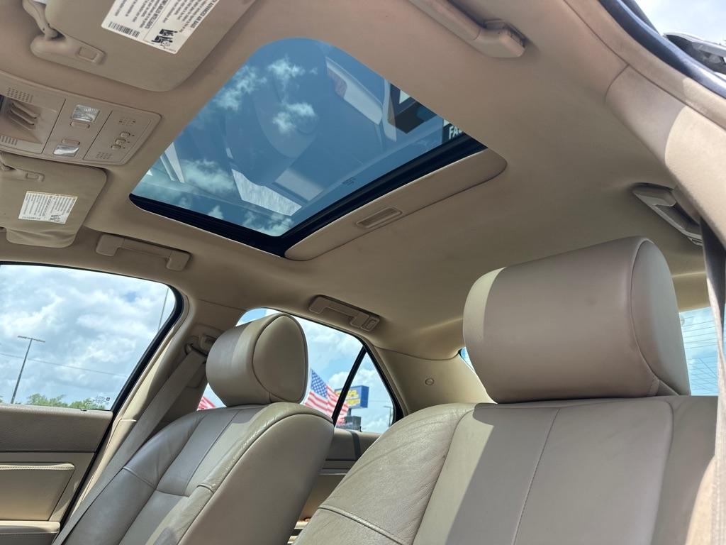 Cadillac STS  2011