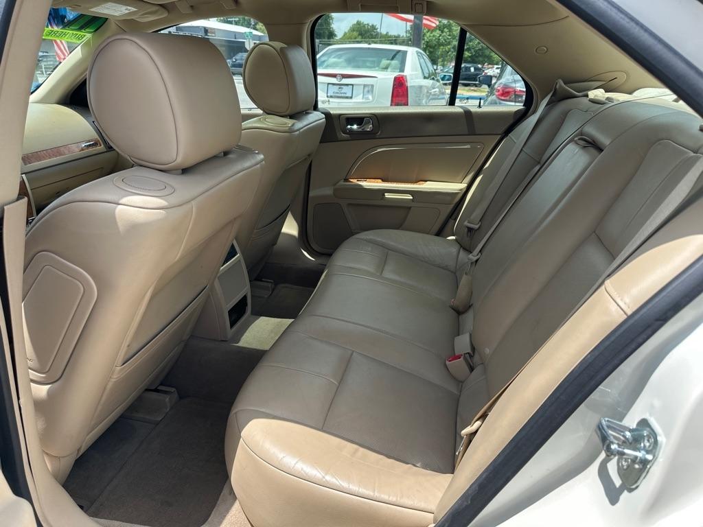 Cadillac STS  2011