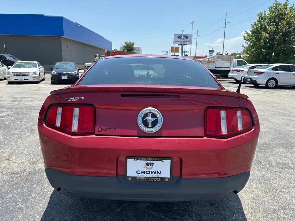 Ford Mustang 2-Door Sedan 2011