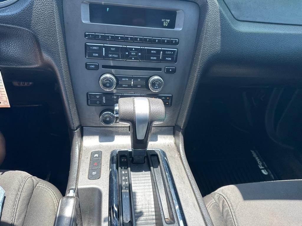 Ford Mustang 2-Door Sedan 2011