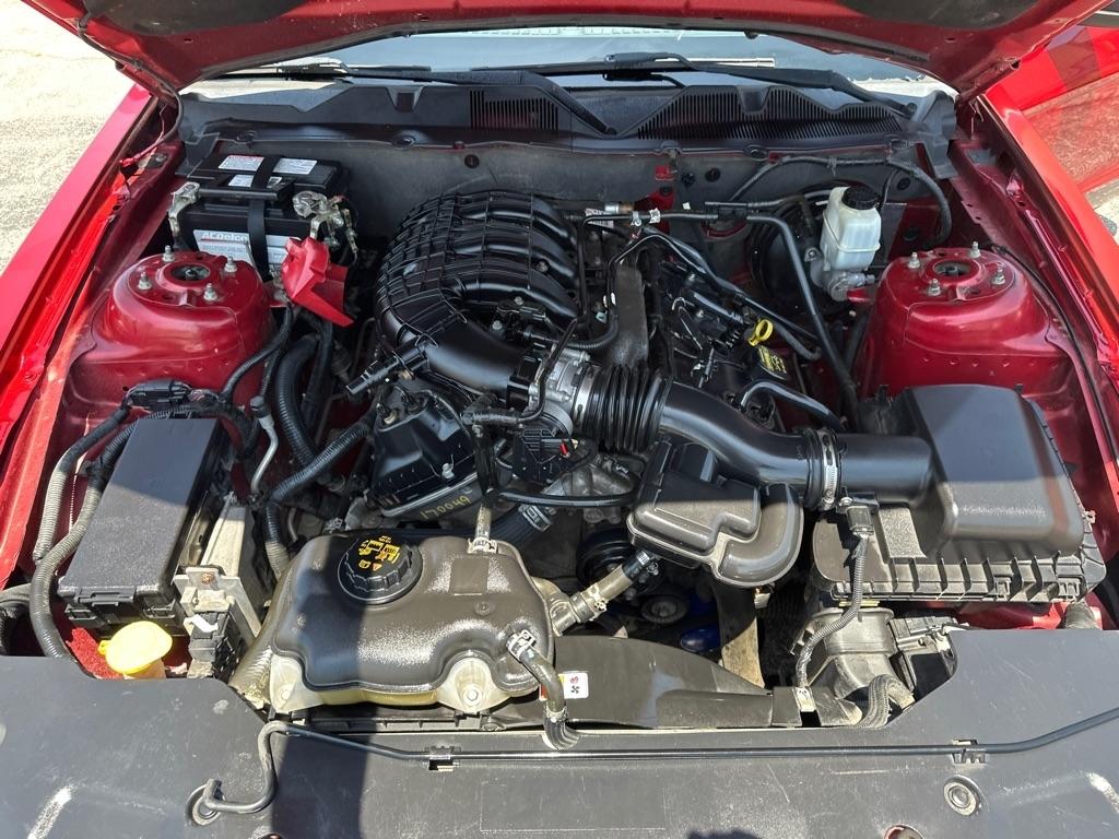 Ford Mustang 2-Door Sedan 2011