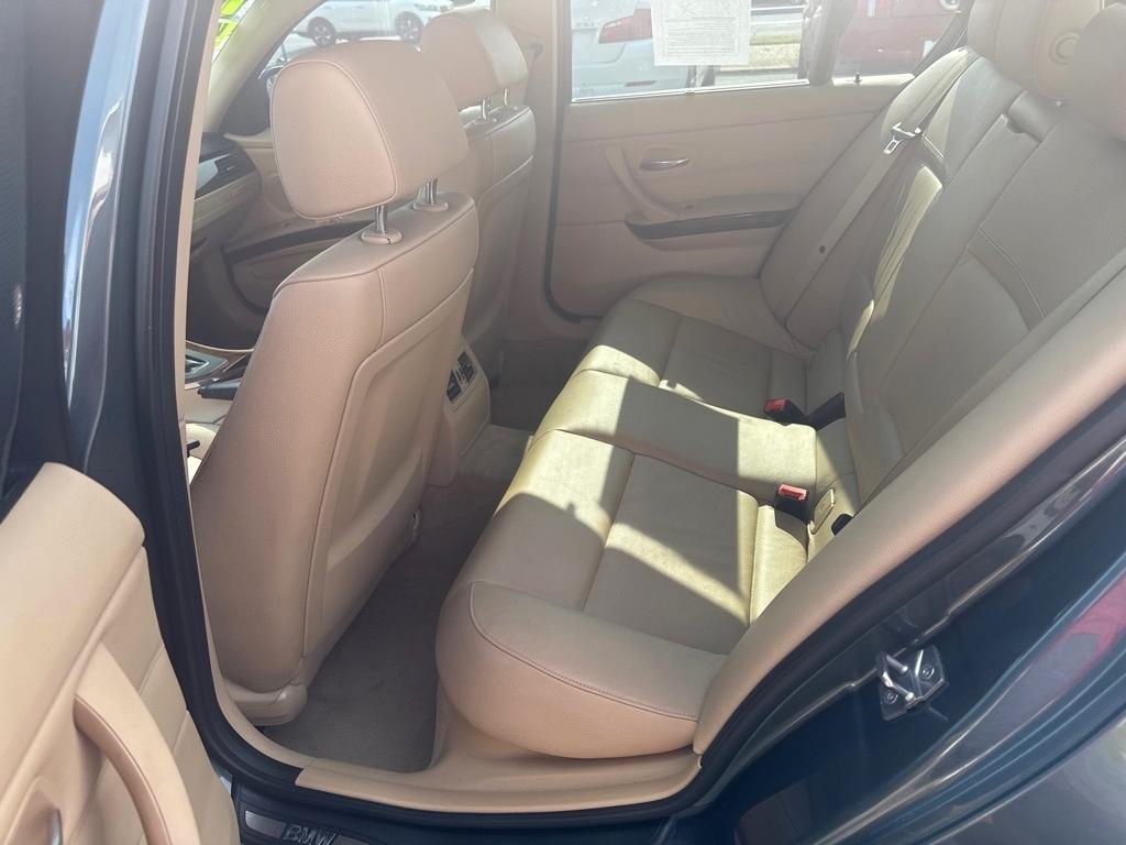 BMW 3 Series  2011