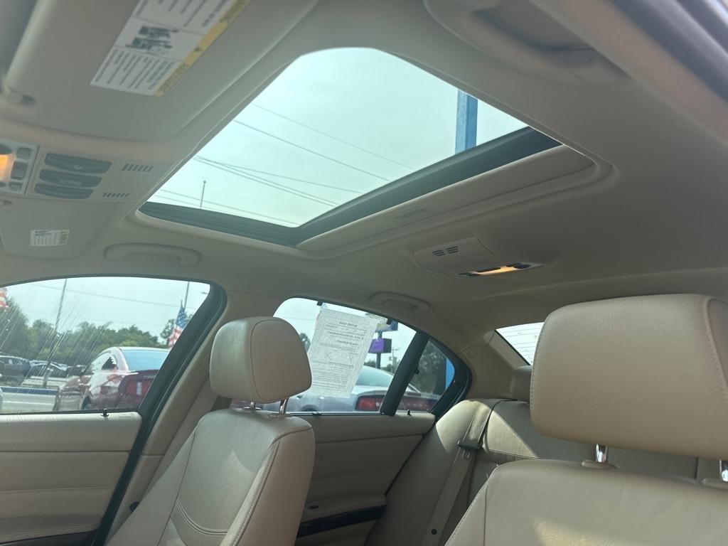 BMW 3 Series  2011