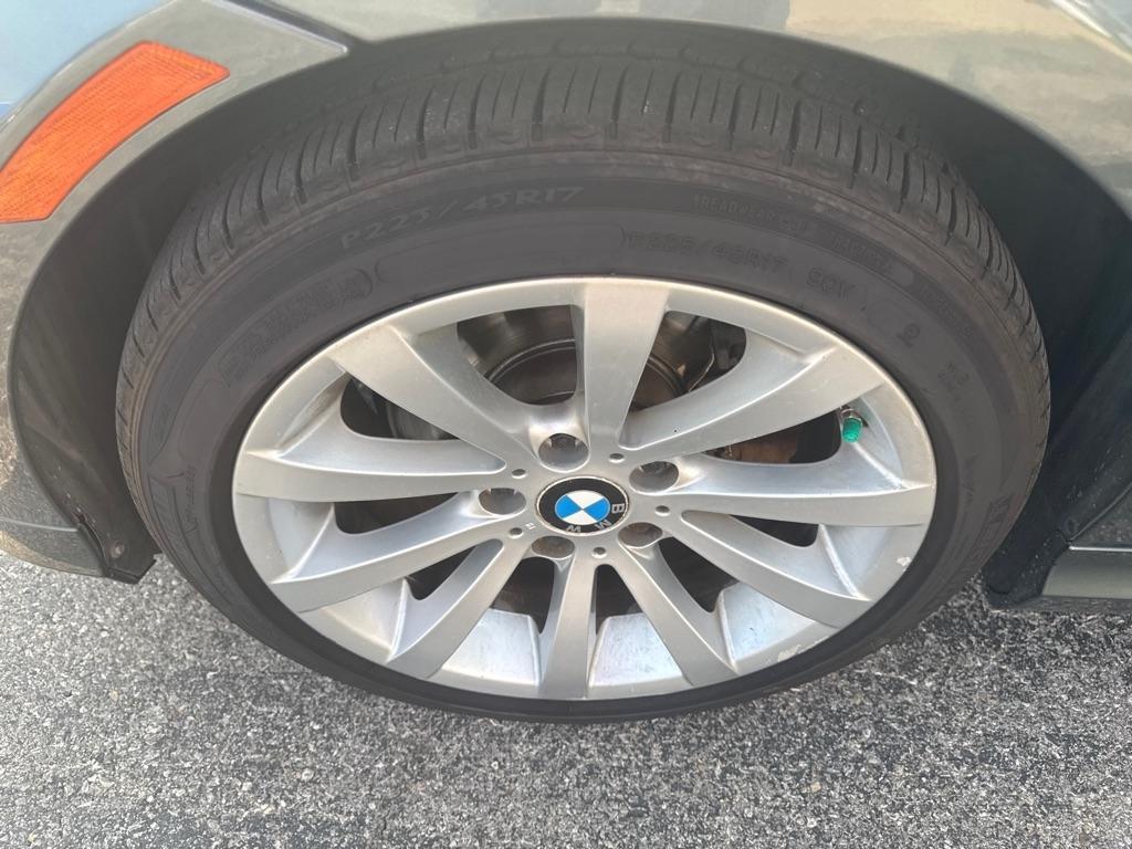 BMW 3 Series  2011