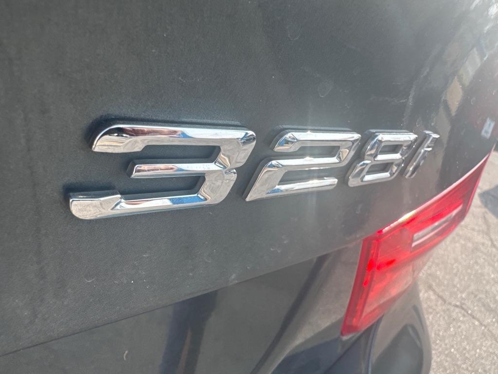 BMW 3 Series  2011