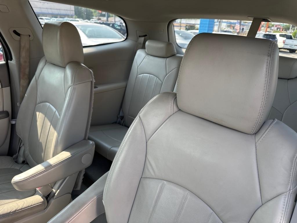 Buick Enclave Base FWD 2012