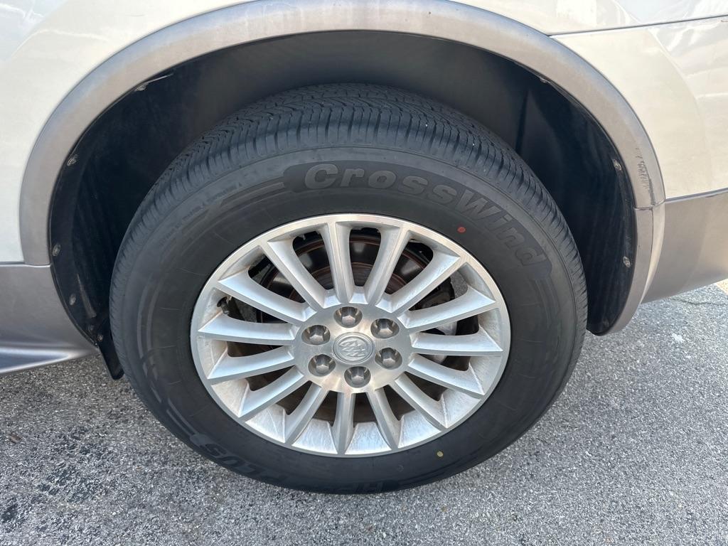 Buick Enclave Base FWD 2012