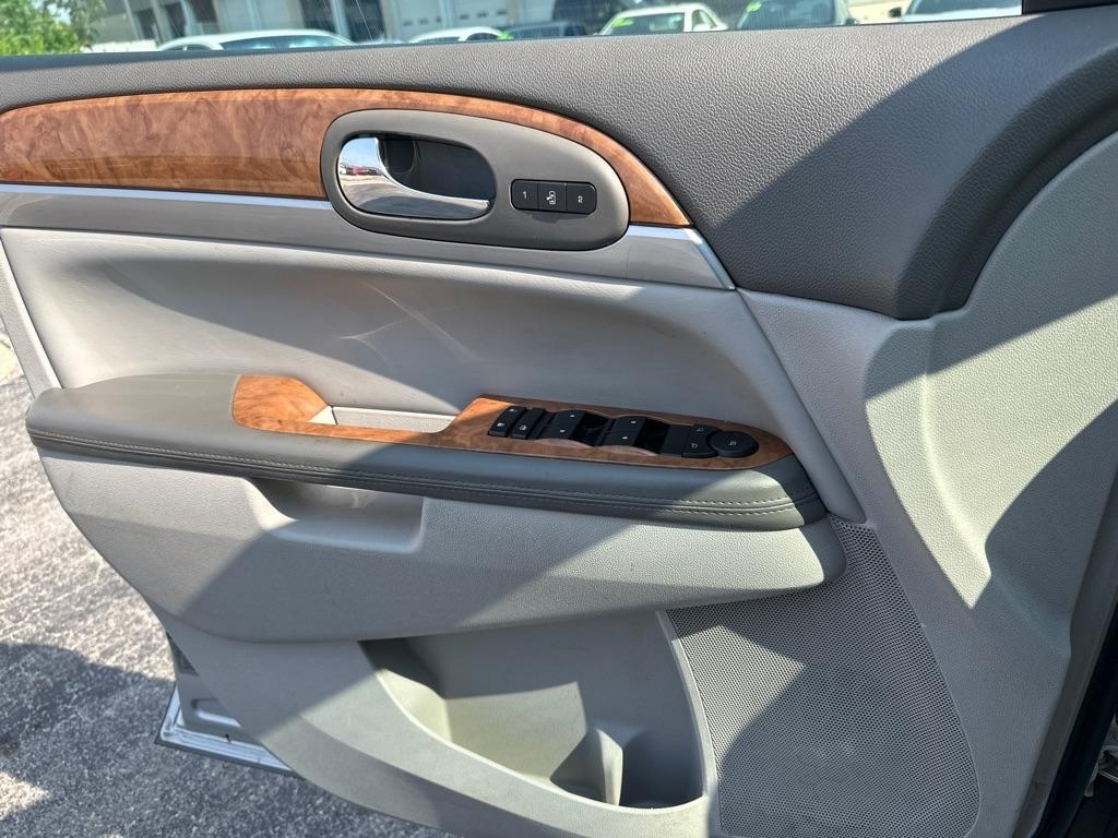 Buick Enclave Base FWD 2012
