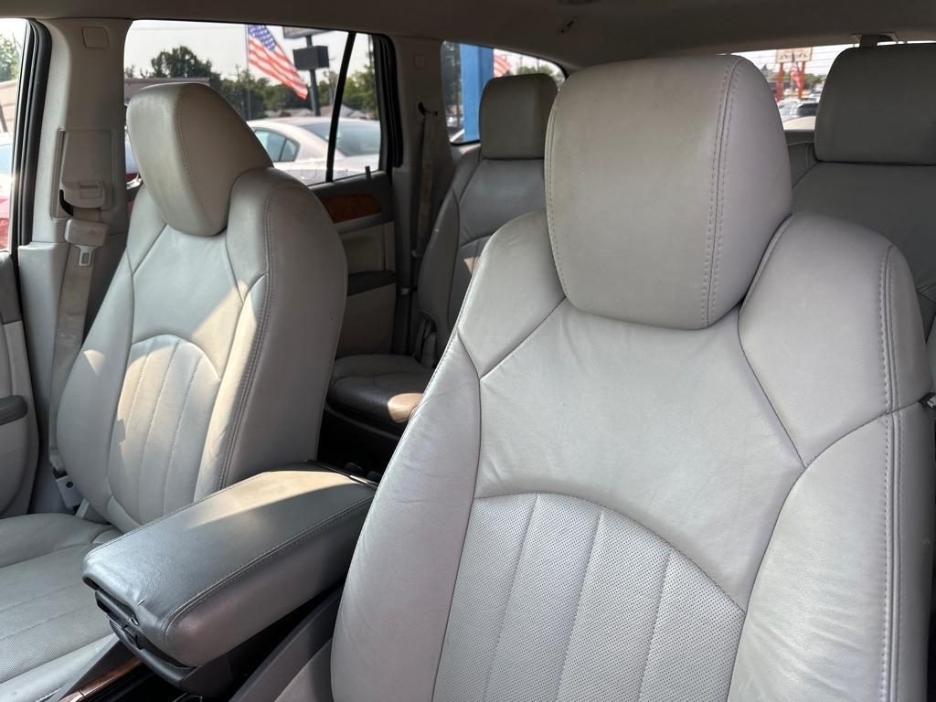 Buick Enclave Base FWD 2012