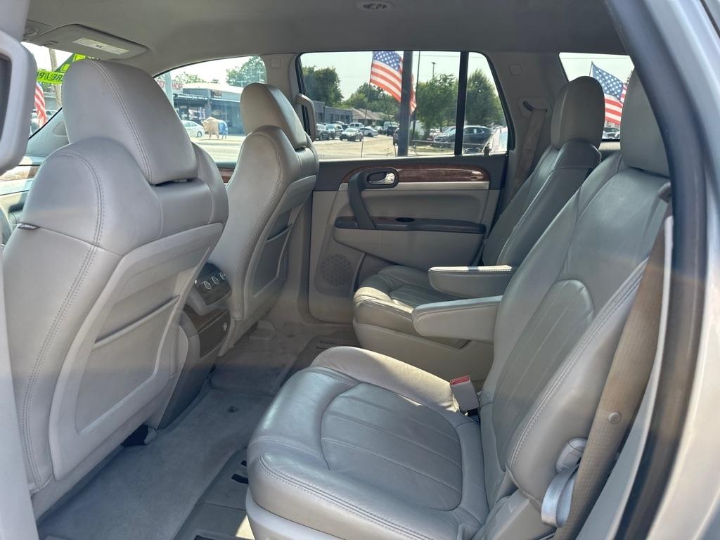 Buick Enclave Base FWD 2012