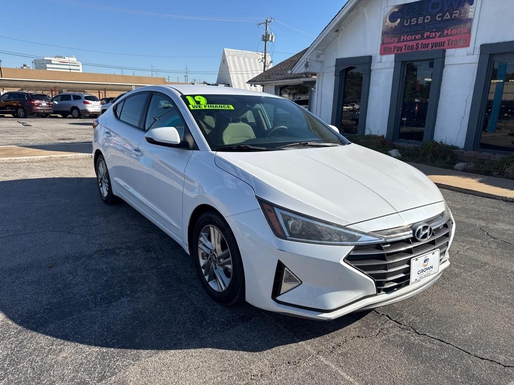 Hyundai Elantra photo 2