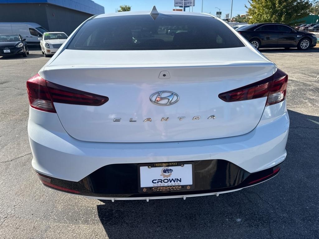 Hyundai Elantra photo 6