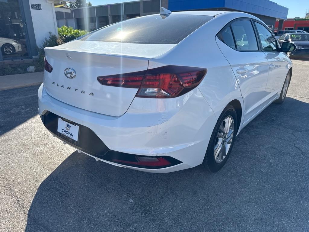 Hyundai Elantra photo 7