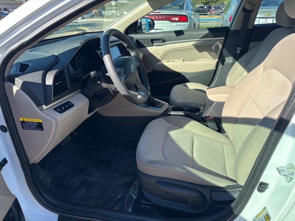 Hyundai Elantra photo 8
