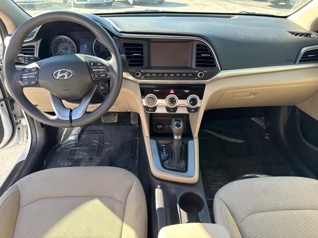 Hyundai Elantra photo 9