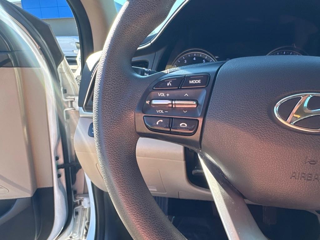Hyundai Elantra photo 10