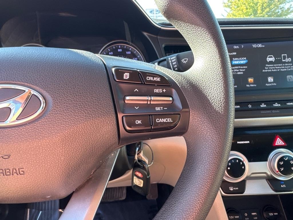 Hyundai Elantra photo 11