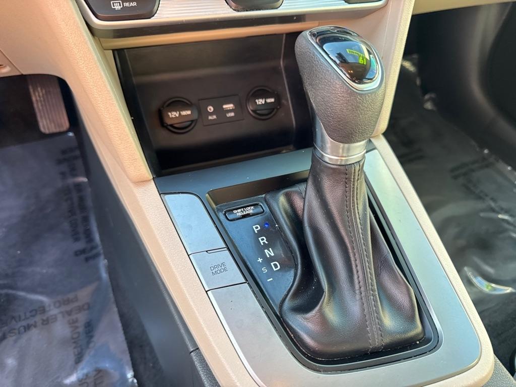 Hyundai Elantra photo 12