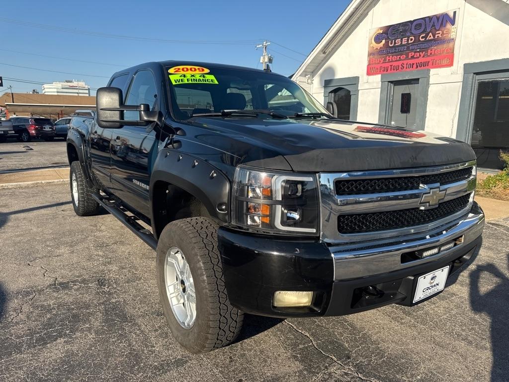 Chevrolet Silverado photo 2