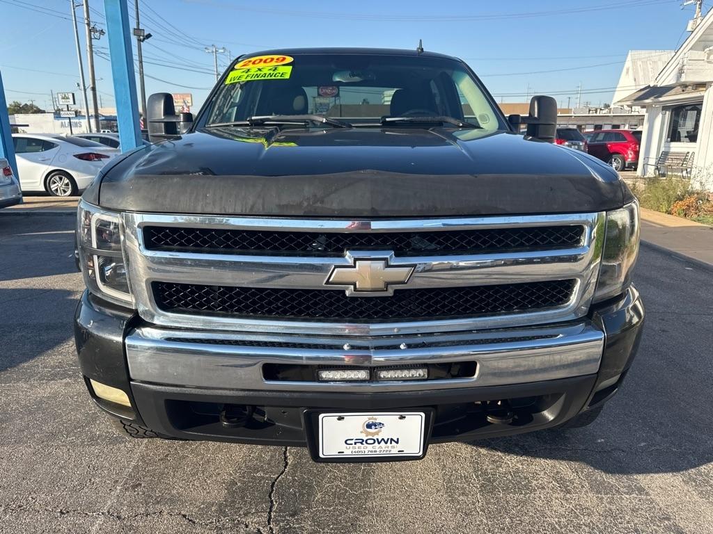 Chevrolet Silverado photo 3