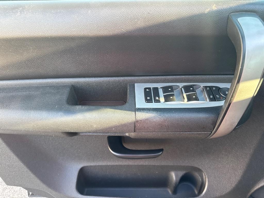 Chevrolet Silverado photo 16