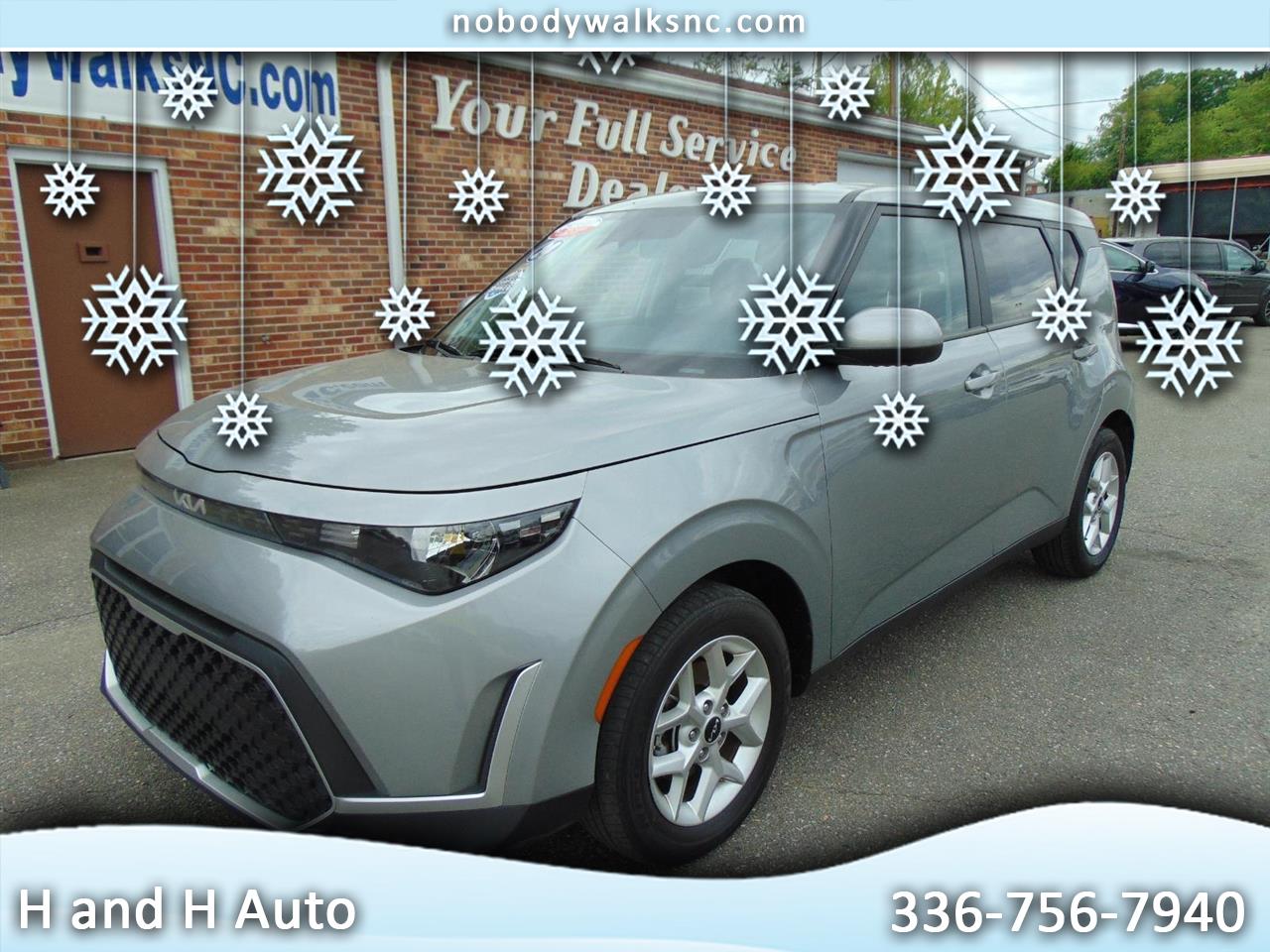 2024 Kia Soul LX's photo