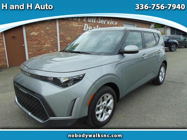 Steel Gray 2024 Kia Soul LX FWD SUV / Crossover Front-Wheel Drive Continuously Variable Transmission