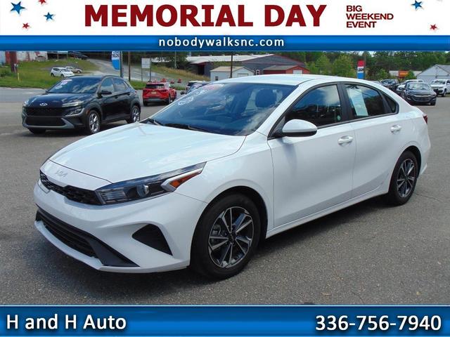 Snow White Pearl 2024 Kia Forte LXS FWD Sedan Front-Wheel Drive Continuously Variable Transmission