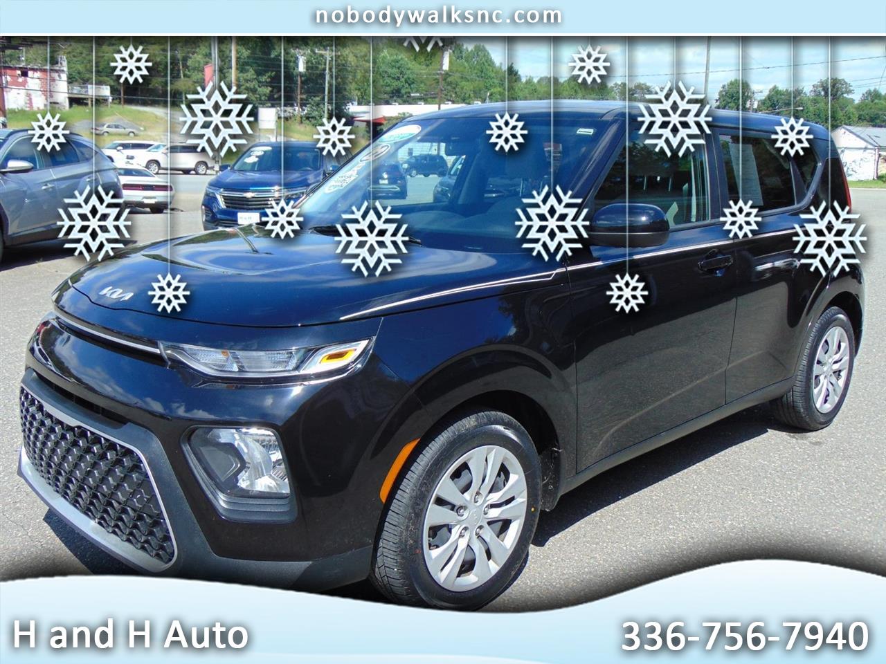 2022 Kia Soul LX's photo