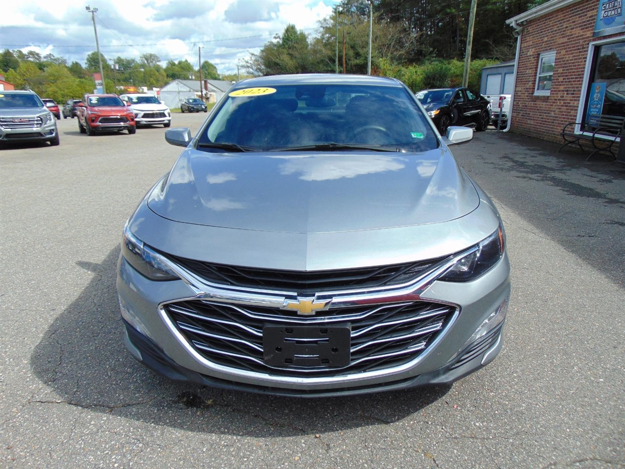 2023 Chevrolet Malibu 1LT photo 2