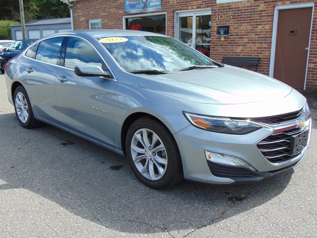 2023 Chevrolet Malibu 1LT photo 3