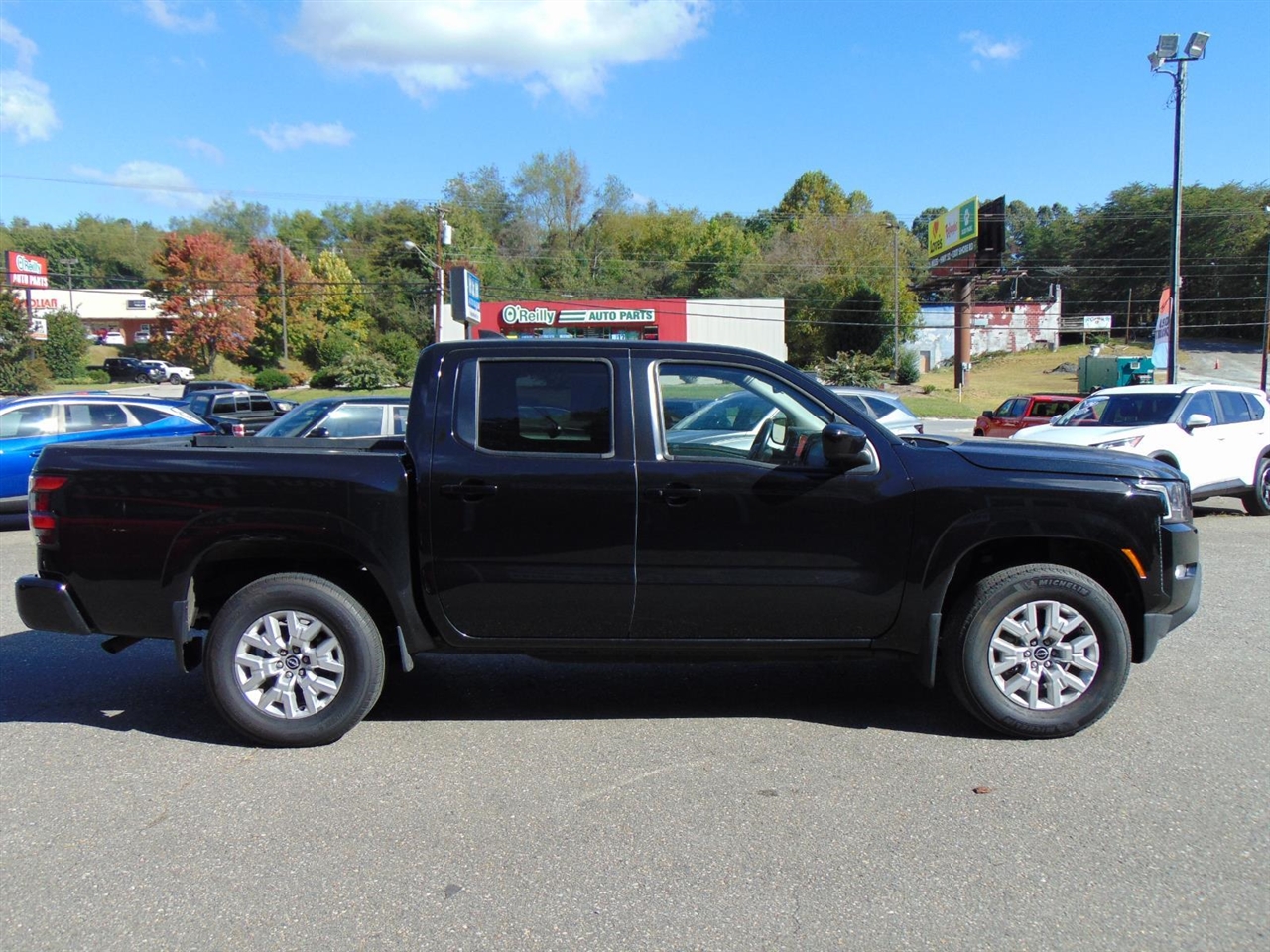 2023 Nissan Frontier SV photo 4