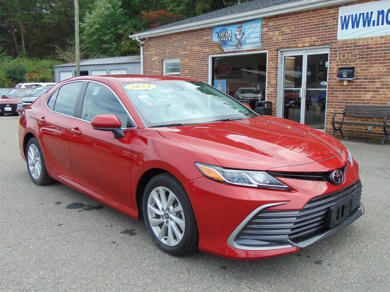 2023 Toyota Camry LE photo 3