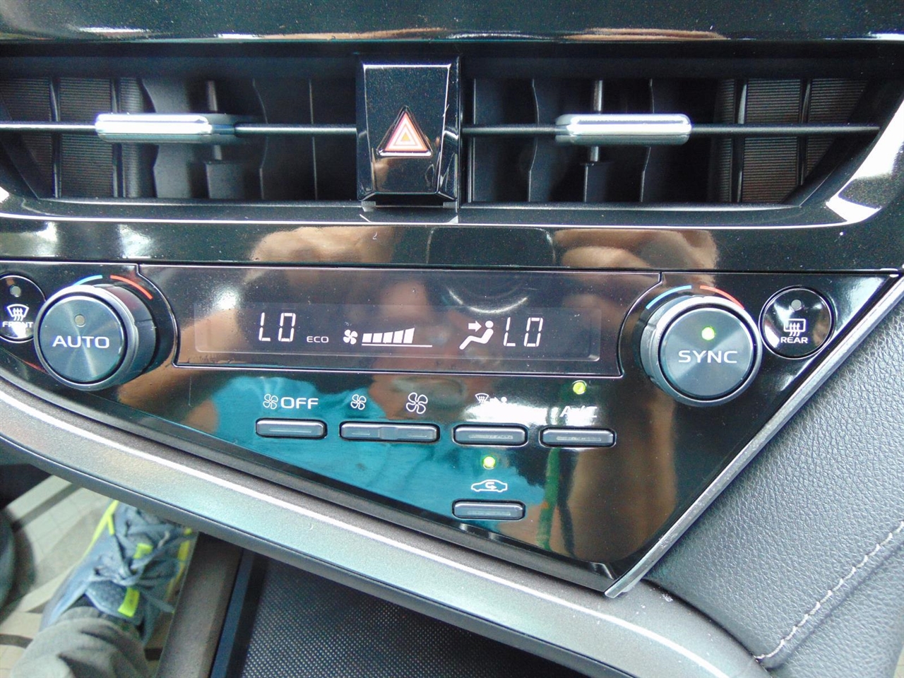 2023 Toyota Camry LE photo 22