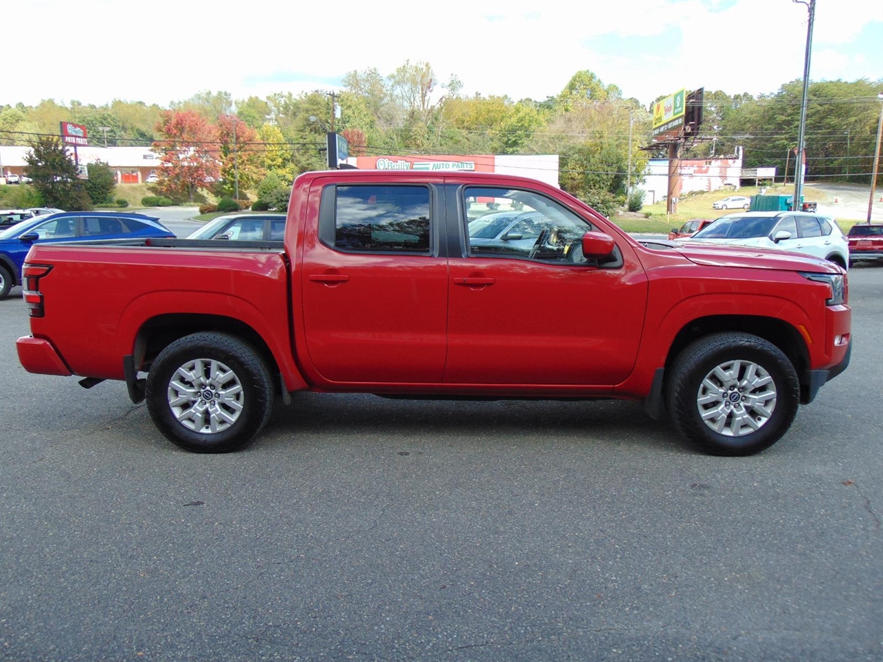 2022 Nissan Frontier SV photo 2