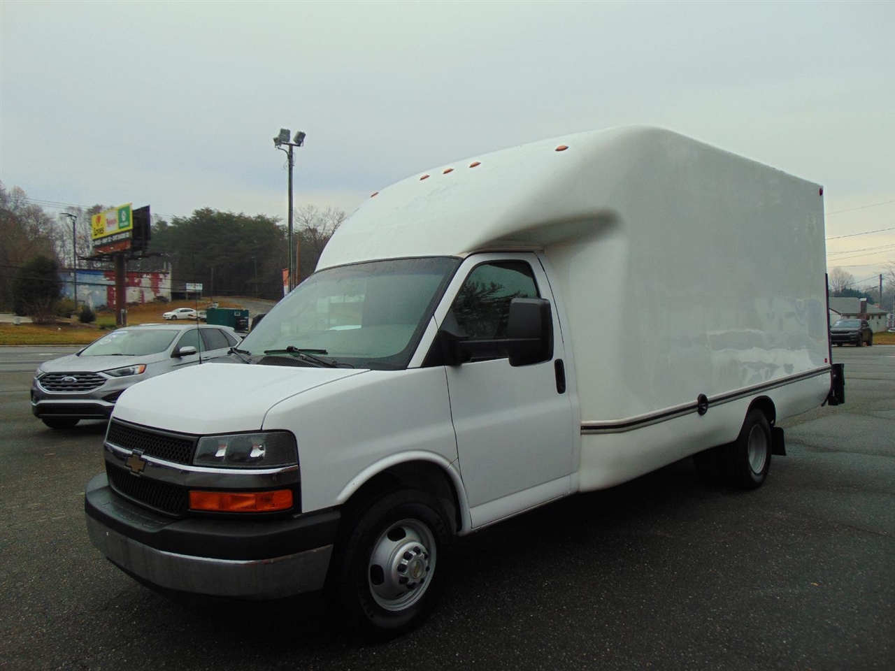 2017 Chevrolet Express Commercial Cutaway 
