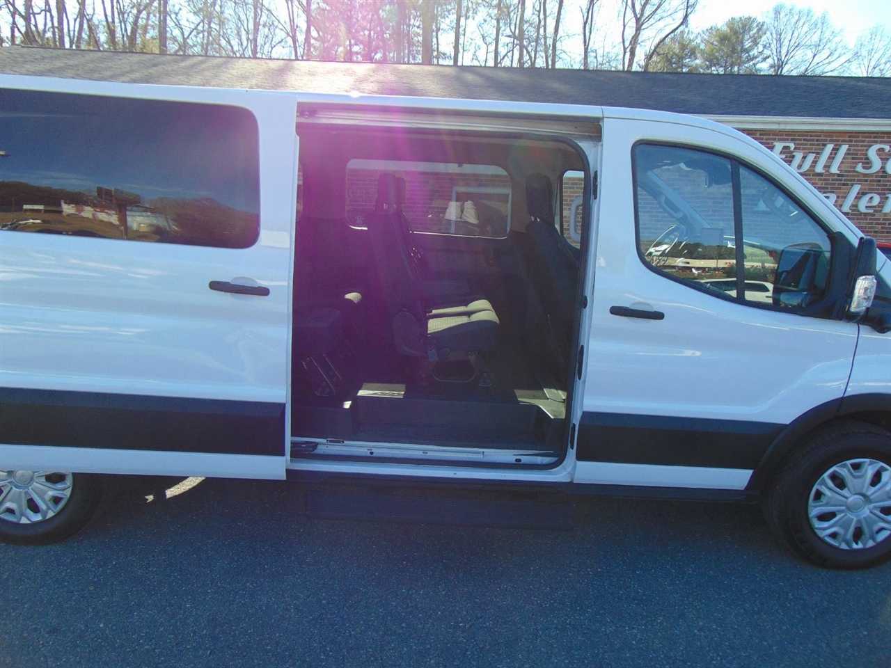 Ford Transit Passenger Wagon  2023